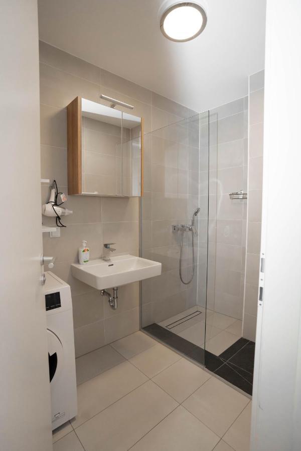 Modern Apartment With Tiny Garden Near City Center Wien Eksteriør billede