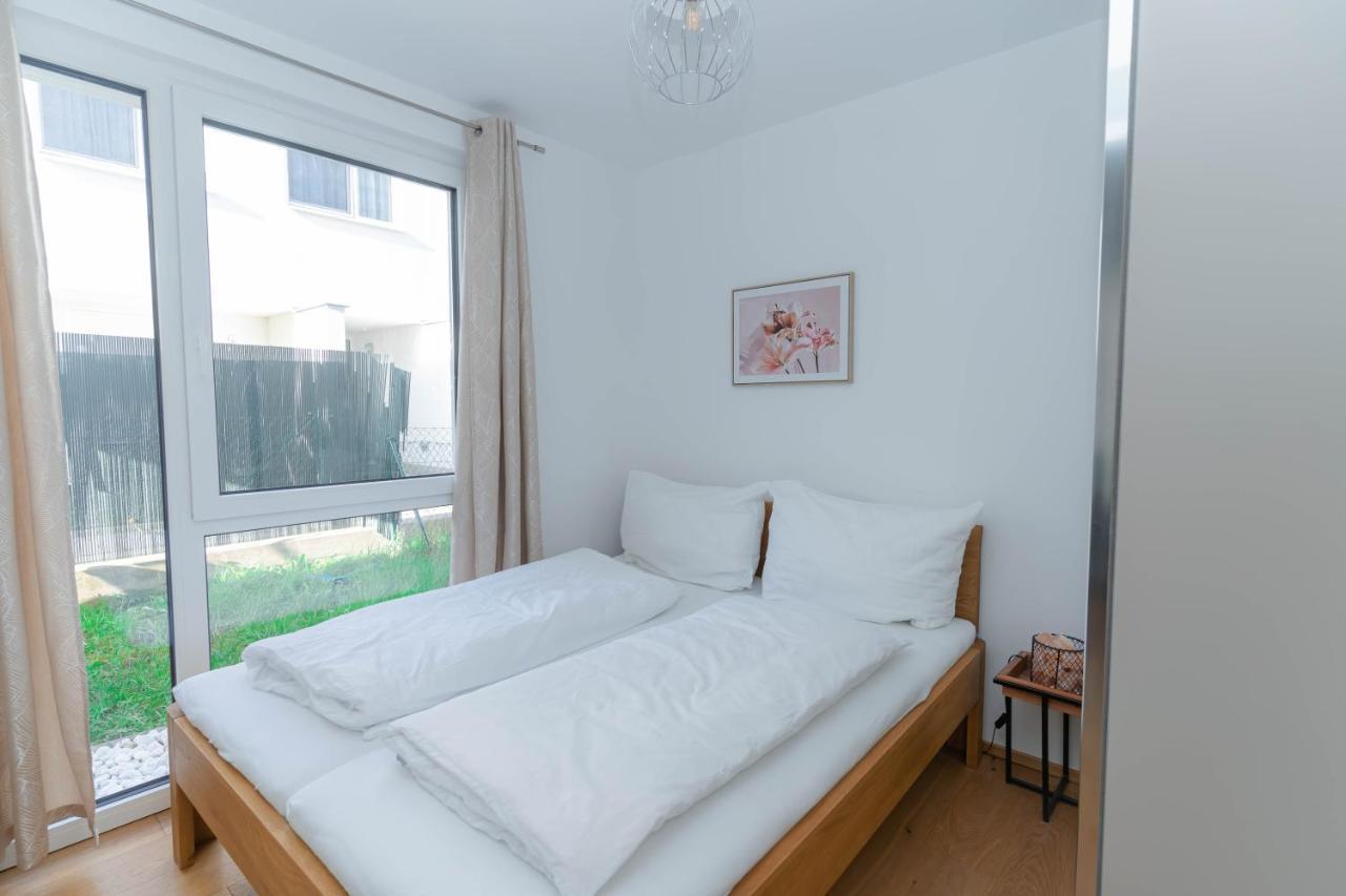 Modern Apartment With Tiny Garden Near City Center Wien Eksteriør billede