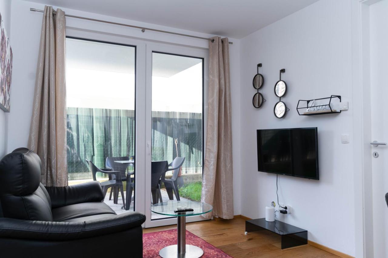 Modern Apartment With Tiny Garden Near City Center Wien Eksteriør billede