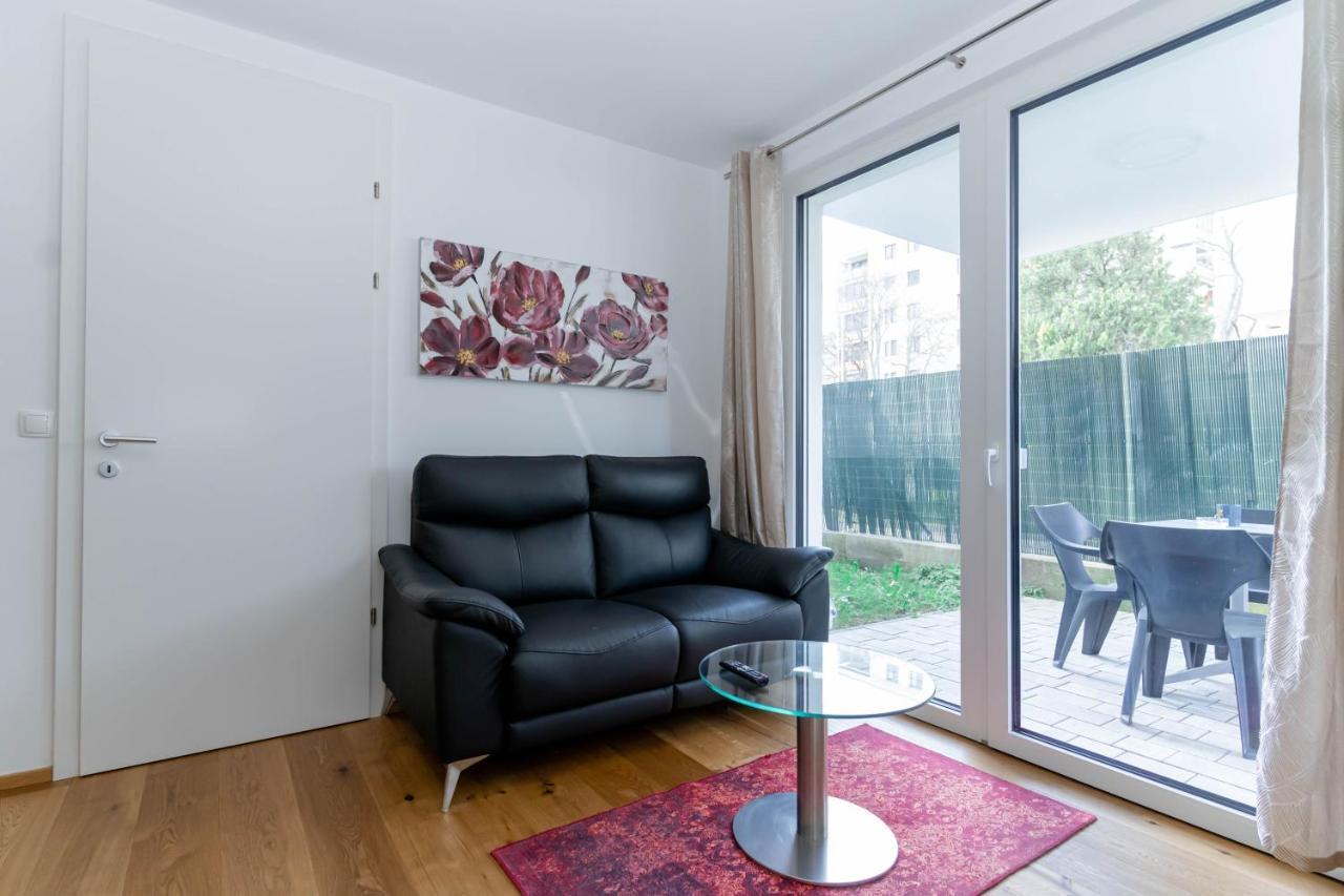 Modern Apartment With Tiny Garden Near City Center Wien Eksteriør billede