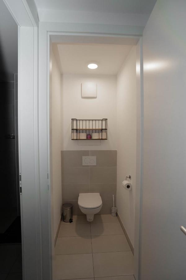 Modern Apartment With Tiny Garden Near City Center Wien Eksteriør billede